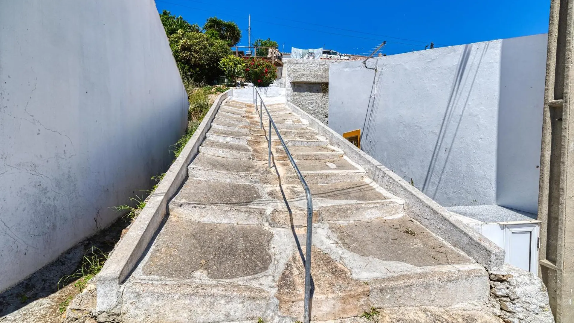 Casa Limao Old City Aljezur Charming House With Private Patio And Marvelous View 0*,  포르투갈